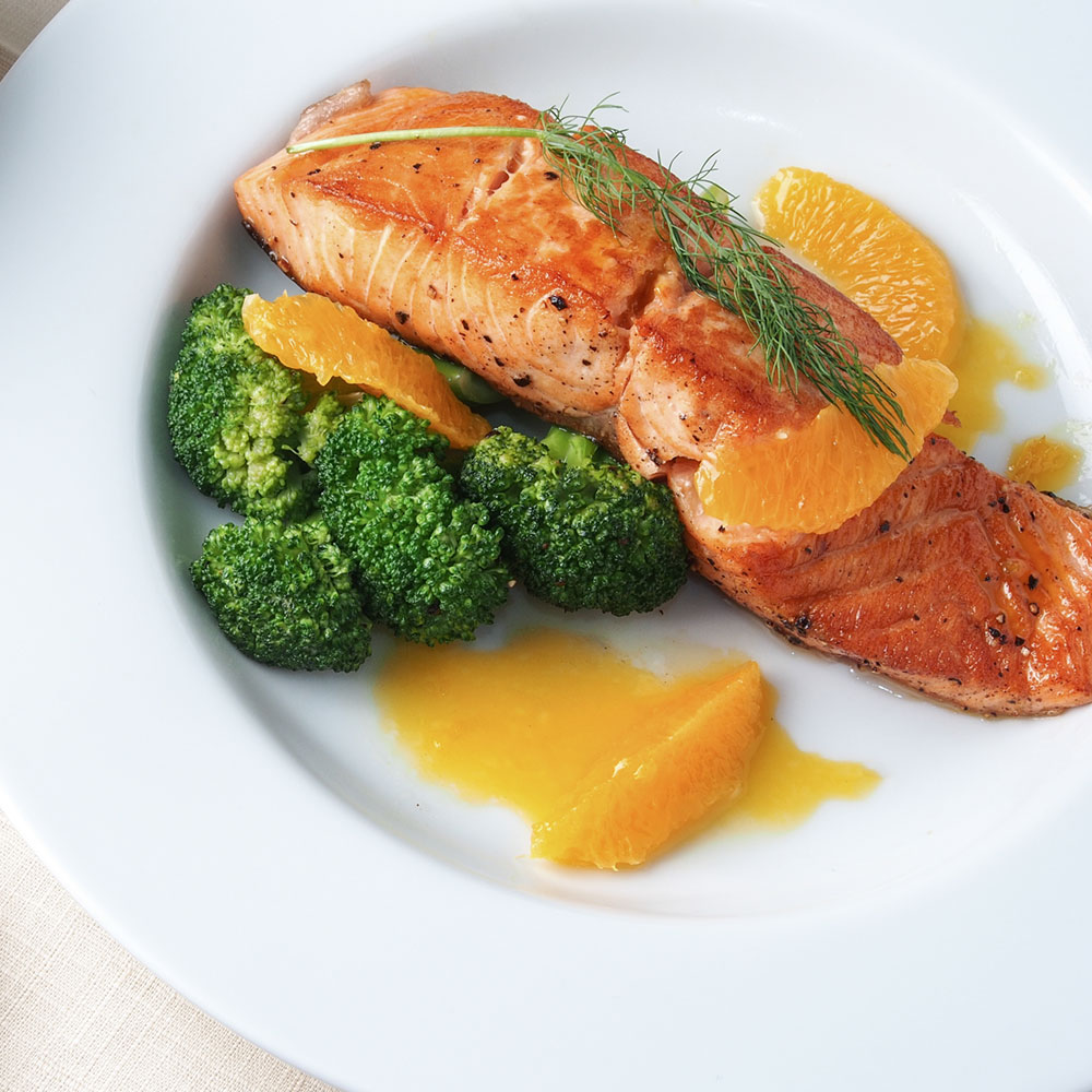 Lachs mit Orangen und Brokkoli Lachs mit Orangen und Brokkoli