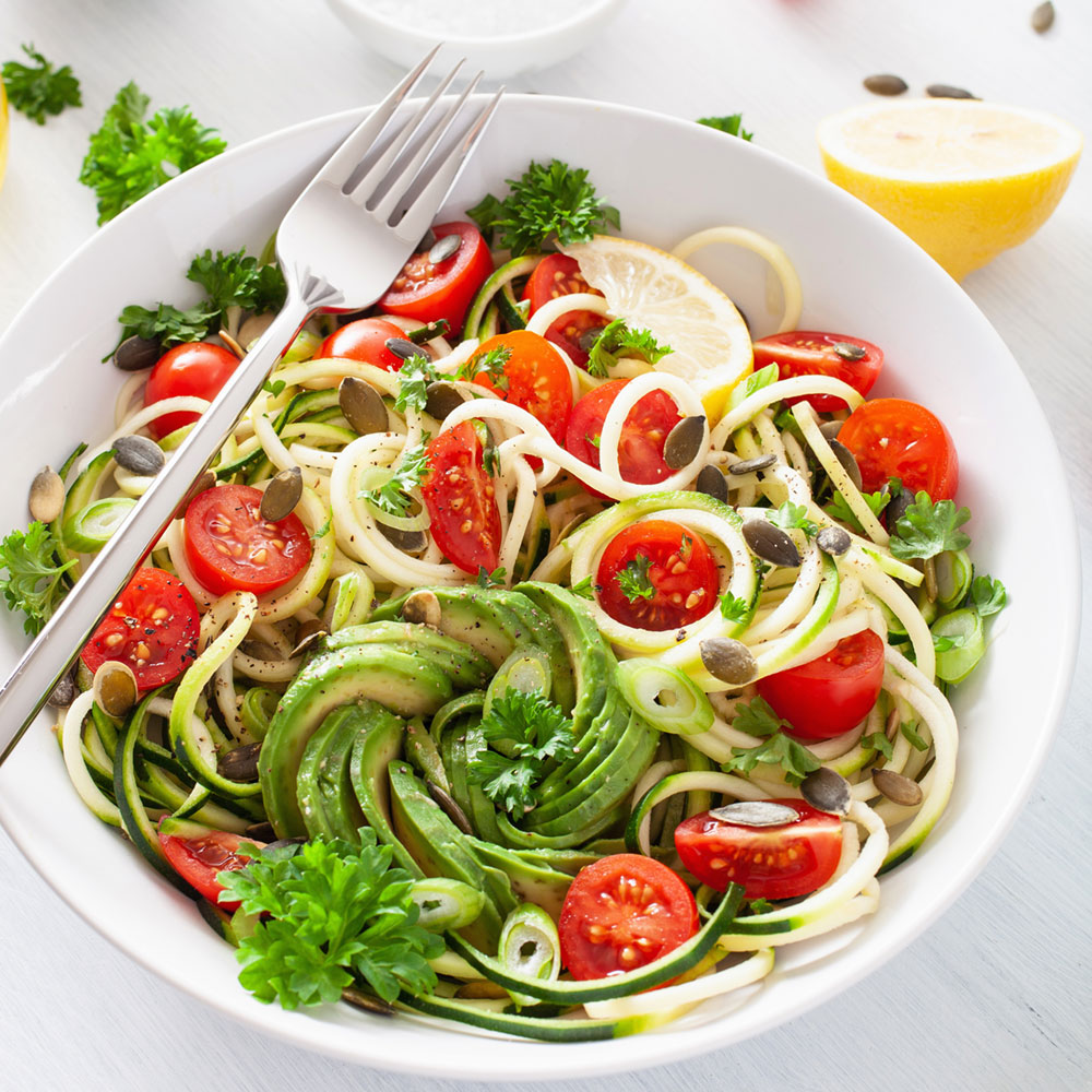 Pasta mit Avocado-Tomatensosse