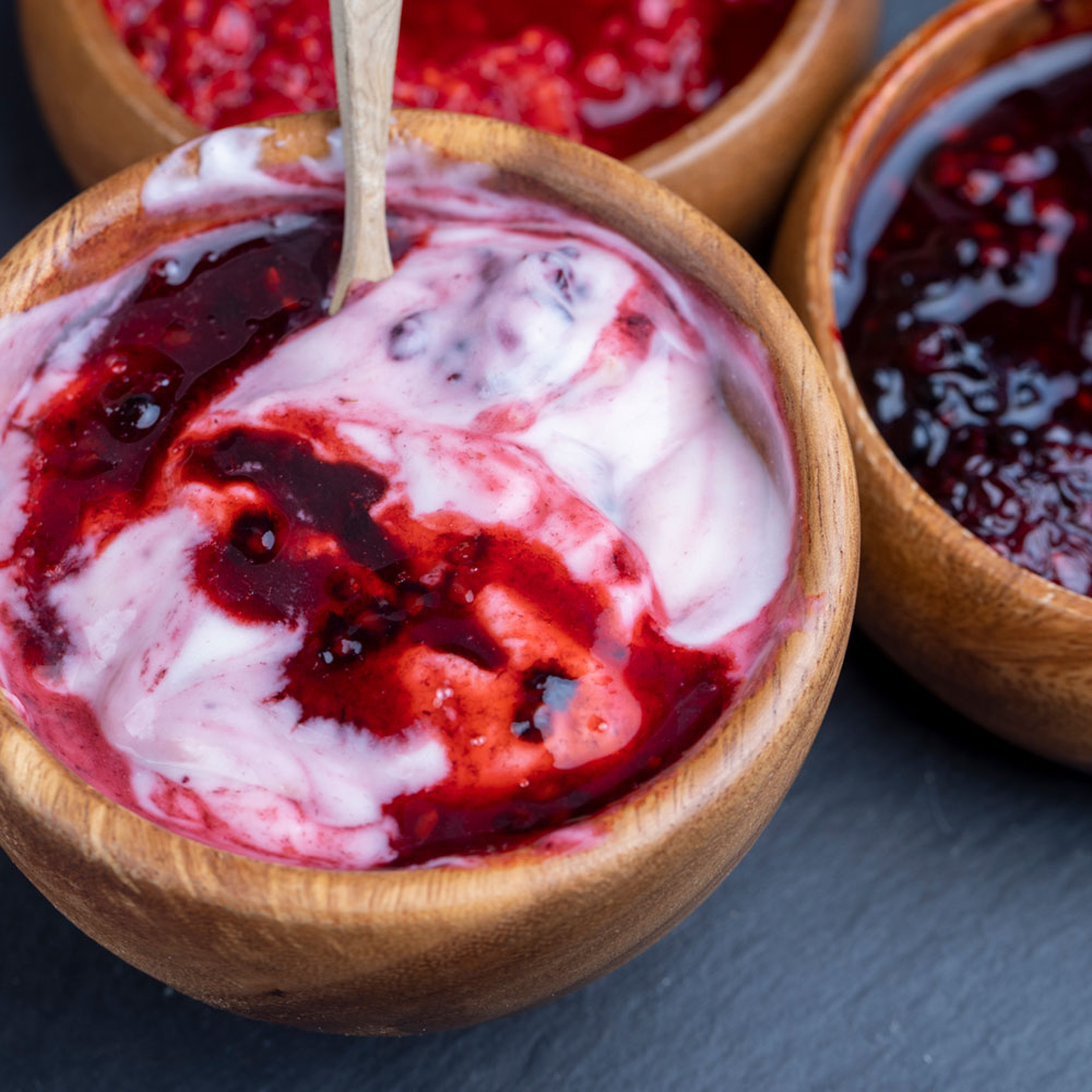 Rote Grütze mit Joghurtsauce