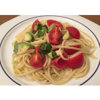 Pasta mit Avocado-Tomaten